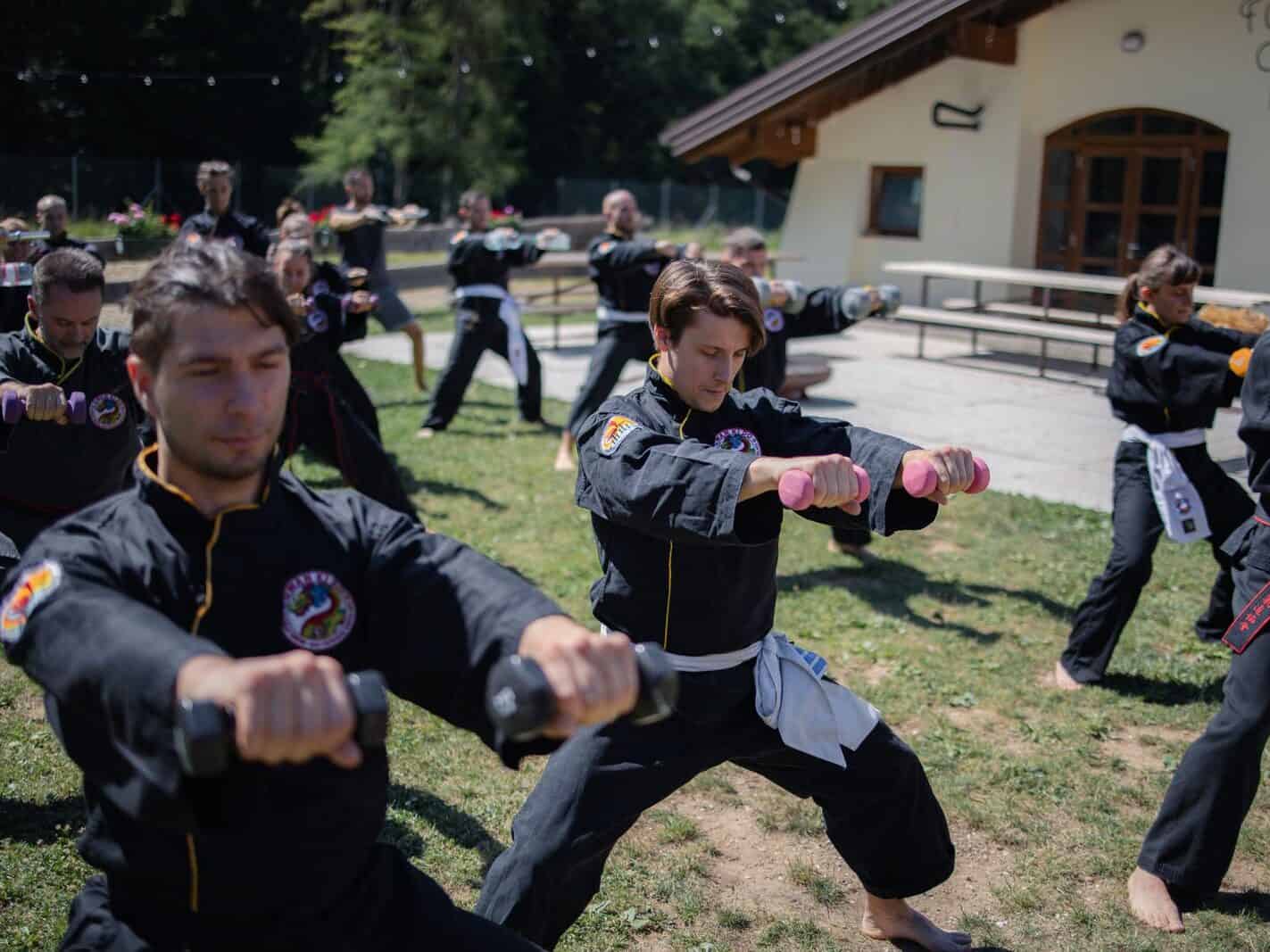 Allenamento Qwan Ki Do con i pesi al Forest Camp della Val di Gresta